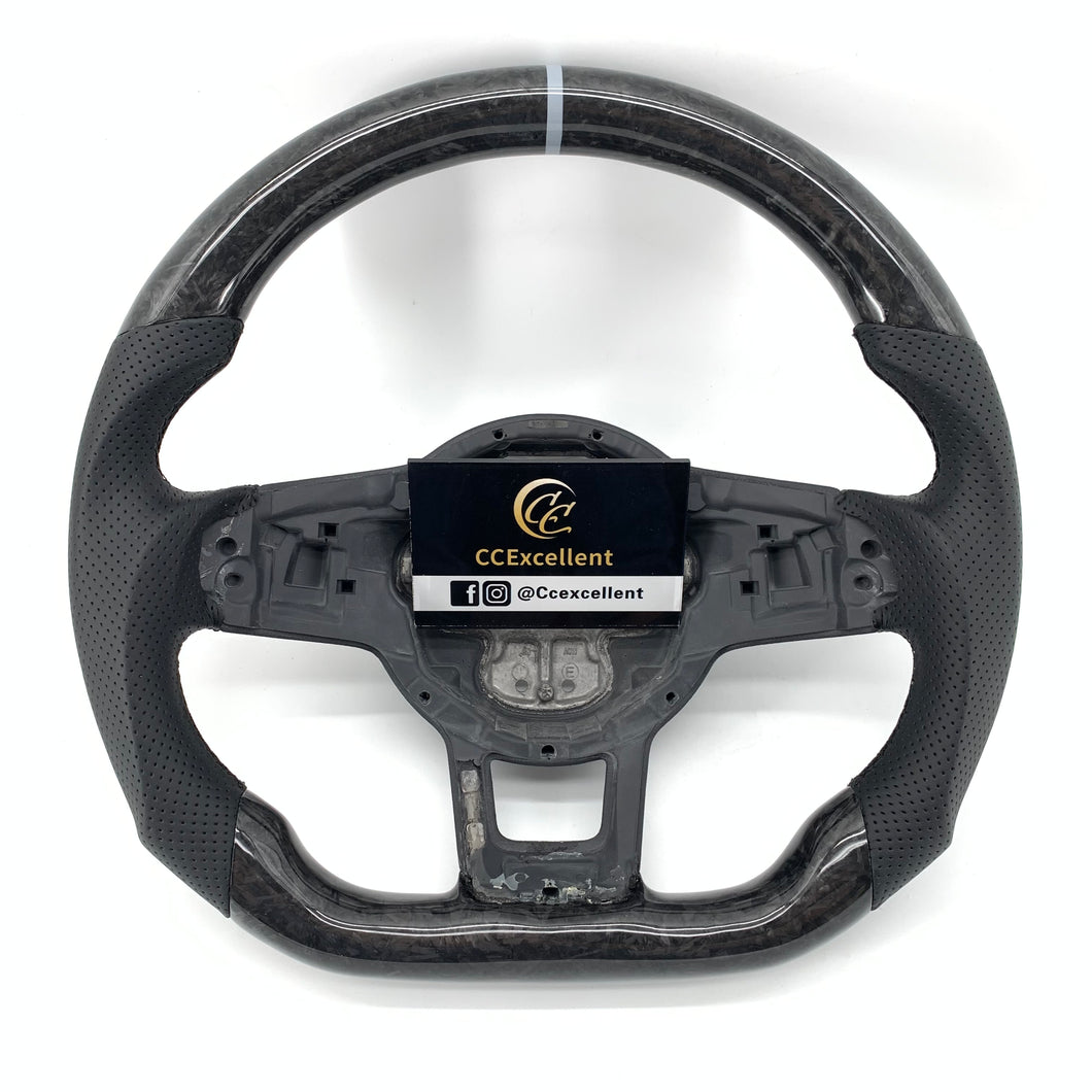 CCexcellent For 2015/2016/2017/2018/2019 Volkswagen MK7/MK7R/MK7GTI//GOLF MK7/GOLF7GIT carbon fiber steering wheel with forged carbon fiber top&bottom